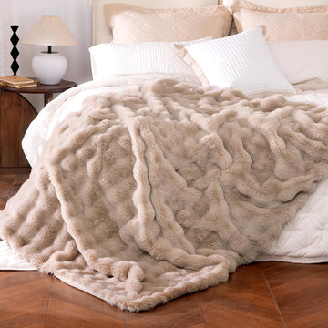Ultra Soft Cozy Faux Fur Throw Blanket, Fuzzy Plush Thick Bubble Blanket, Oversize Luxury Fluffy Blanket for Couch