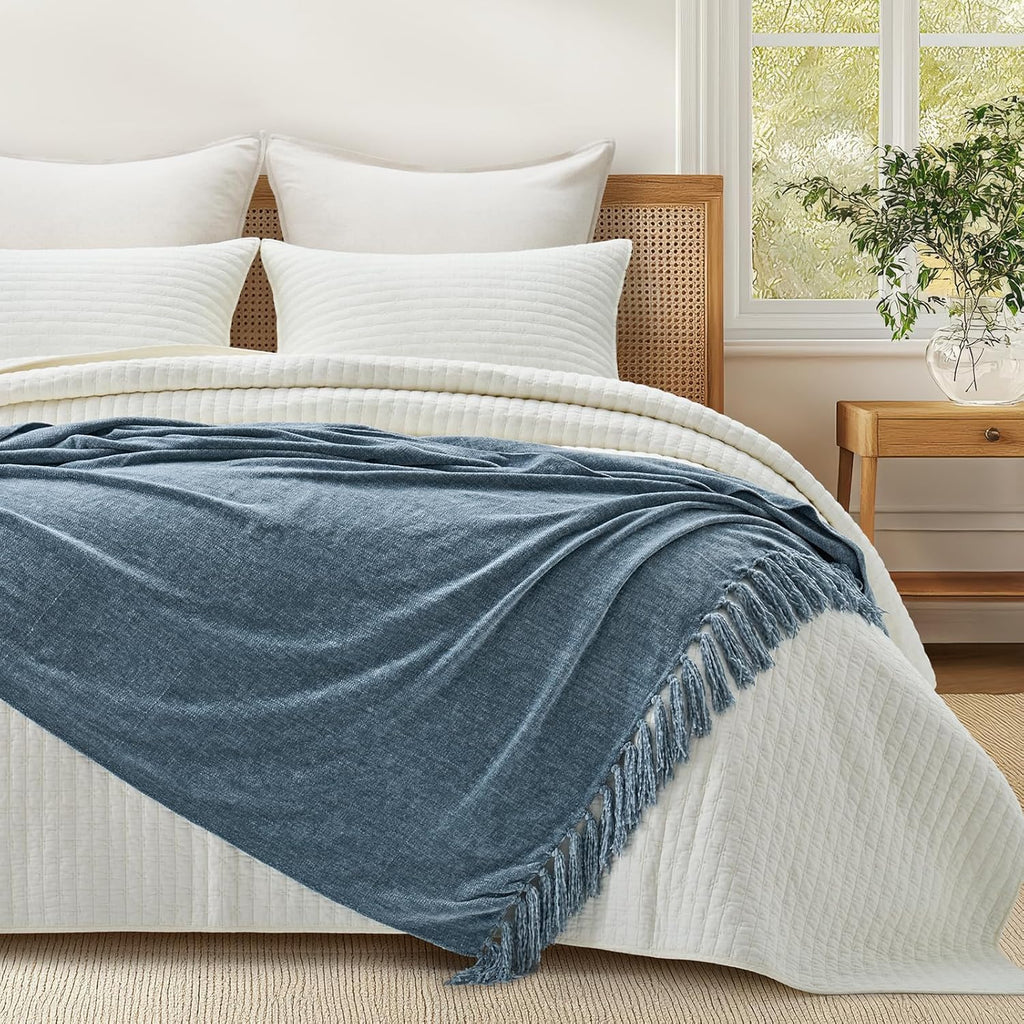 Soft Chenille Throw Blanket, Cozy Plush Fuzzy Decorative Chenille Knit Throw Blanket with Tassels, Lightweight