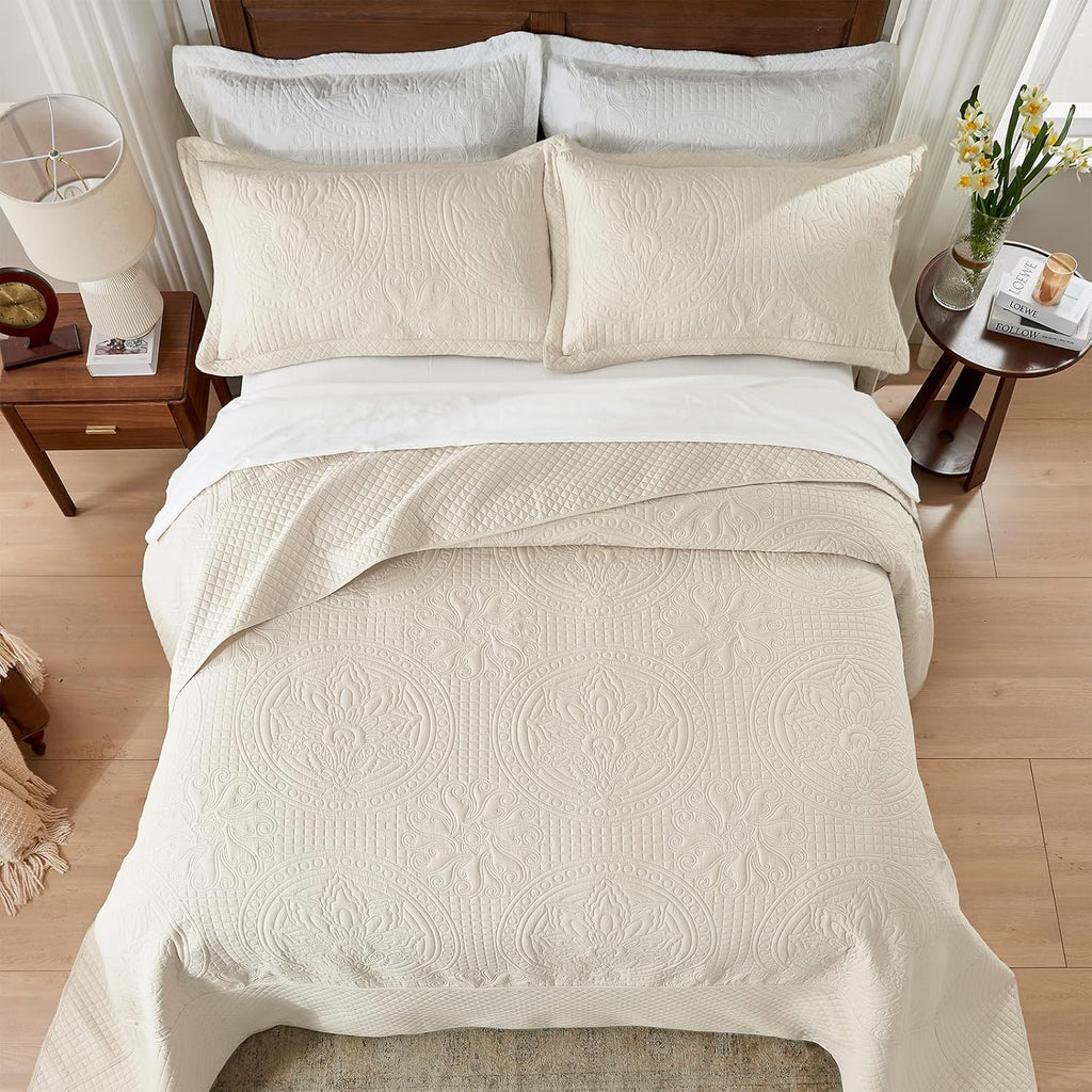 Oversized King Quilt Bedspread 132x 120, Extra Wide Alaska King Quilt, 3 Piece Soft Microfiber Lightweight Super King