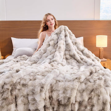 Fluffy Faux Rabbit Fur Throw Blanket - Soft Plush Luxury Bubble Blanket for Couch, Bed (King Size 108''x90''