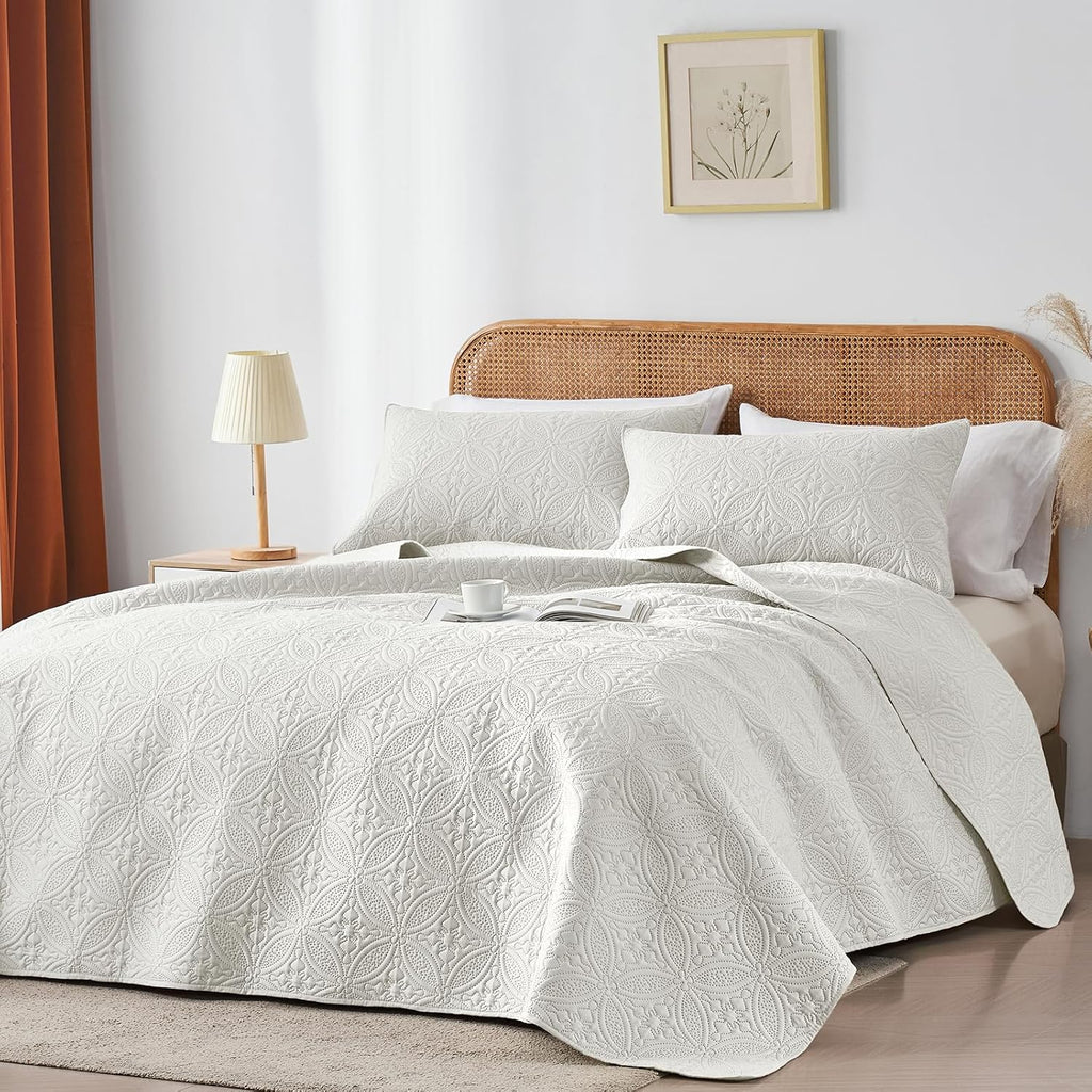 King/Cal King Quilt Set Cream, Microfiber Lightweight Bedspreads, Ultrasonic Embossed Solid Coverlet, Thin Bedding