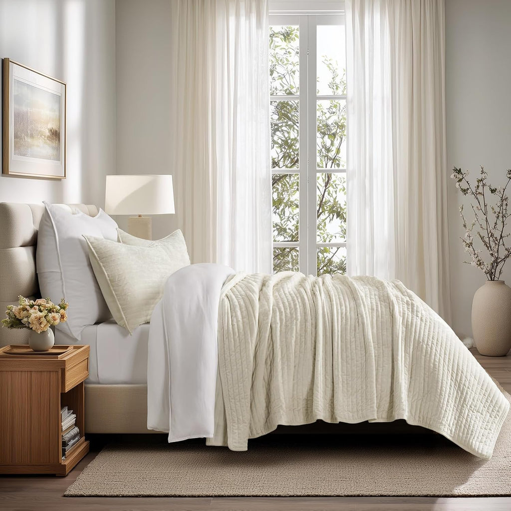 Velvet Quilt Set, Luxurious Soft Striped Channel Bedding Set, Lightweight Velvet Comforter for All Season