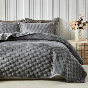 Grey Velvet Quilt Set, Luxury Geometric Check Pattern Quilts Set, Soft Lightweight Bedspread &