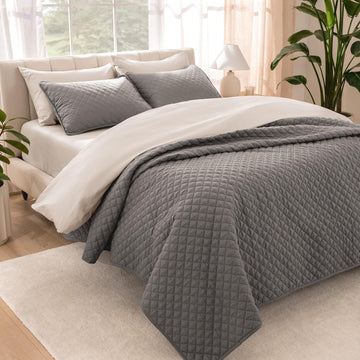 Coverlet Set - Lightweight Bed Decor - Comforter Alternative - All-Season Quilted Bedspread (Grey)