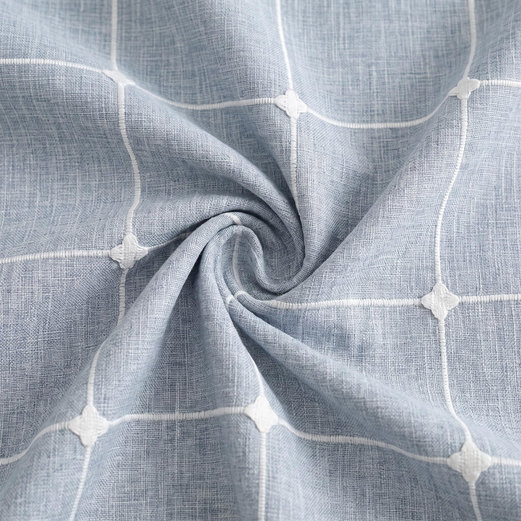 Farmhouse Plaid Tablecloth, Blue, 70×70 Inch Round