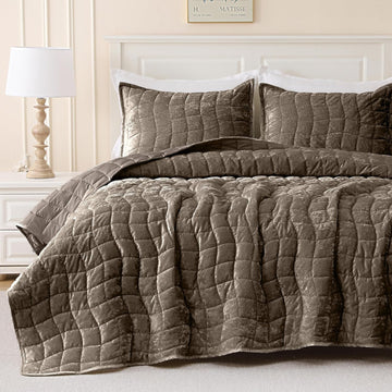 3 Pieces Velvet Quilt Set King, Brown | All Season Soft Lightweight Quilted Velvet Bedspread Coverlet Bedding with 2