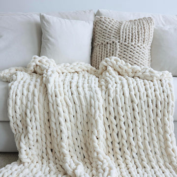 Chenille Chunky Knit Blanket Throw （40×50 Inch）, Handmade Warm & Cozy Blanket Couch, Bed, Home Decor, Soft Breathable
