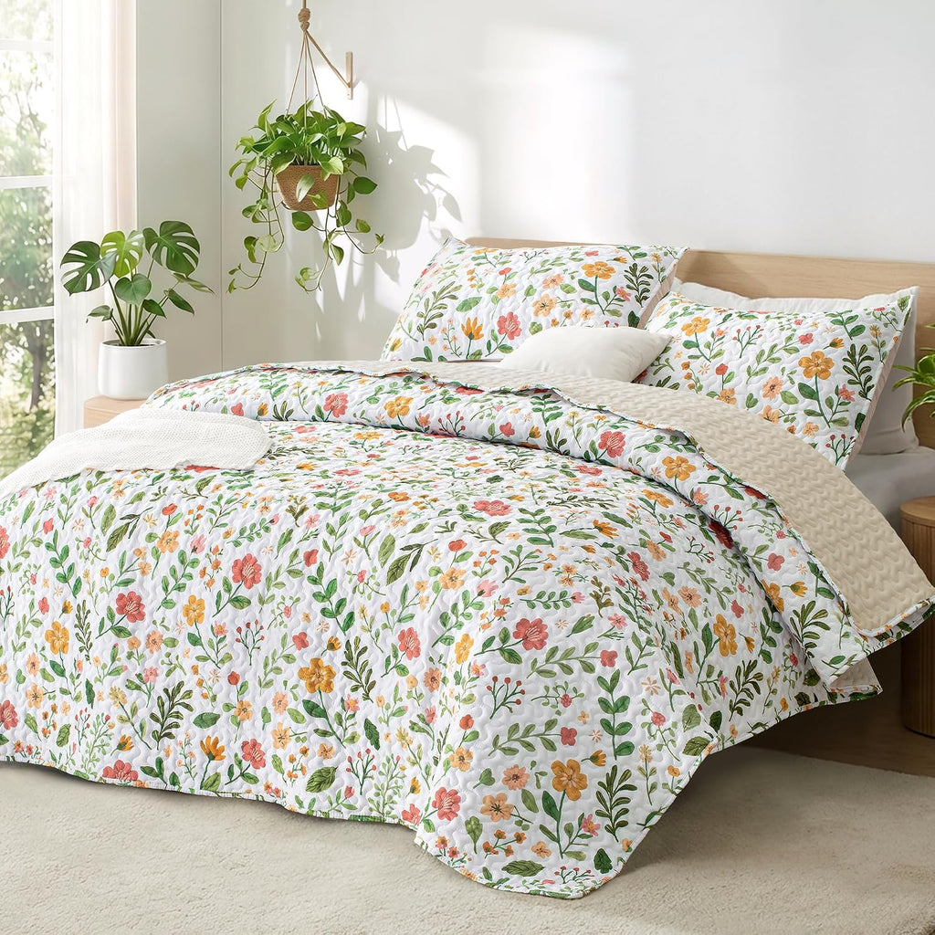 Floral Quilts, White Quilt Bedding Set with Chic Vintage Botanical Pattern, Reversible Lightweight Spring